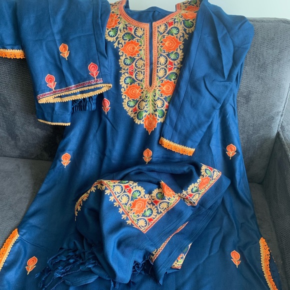 Woolen cardigans , woolen suit L-XLwith shawl, Kashmiri pure shawl, kurtis L-Xl - Picture 13 of 15